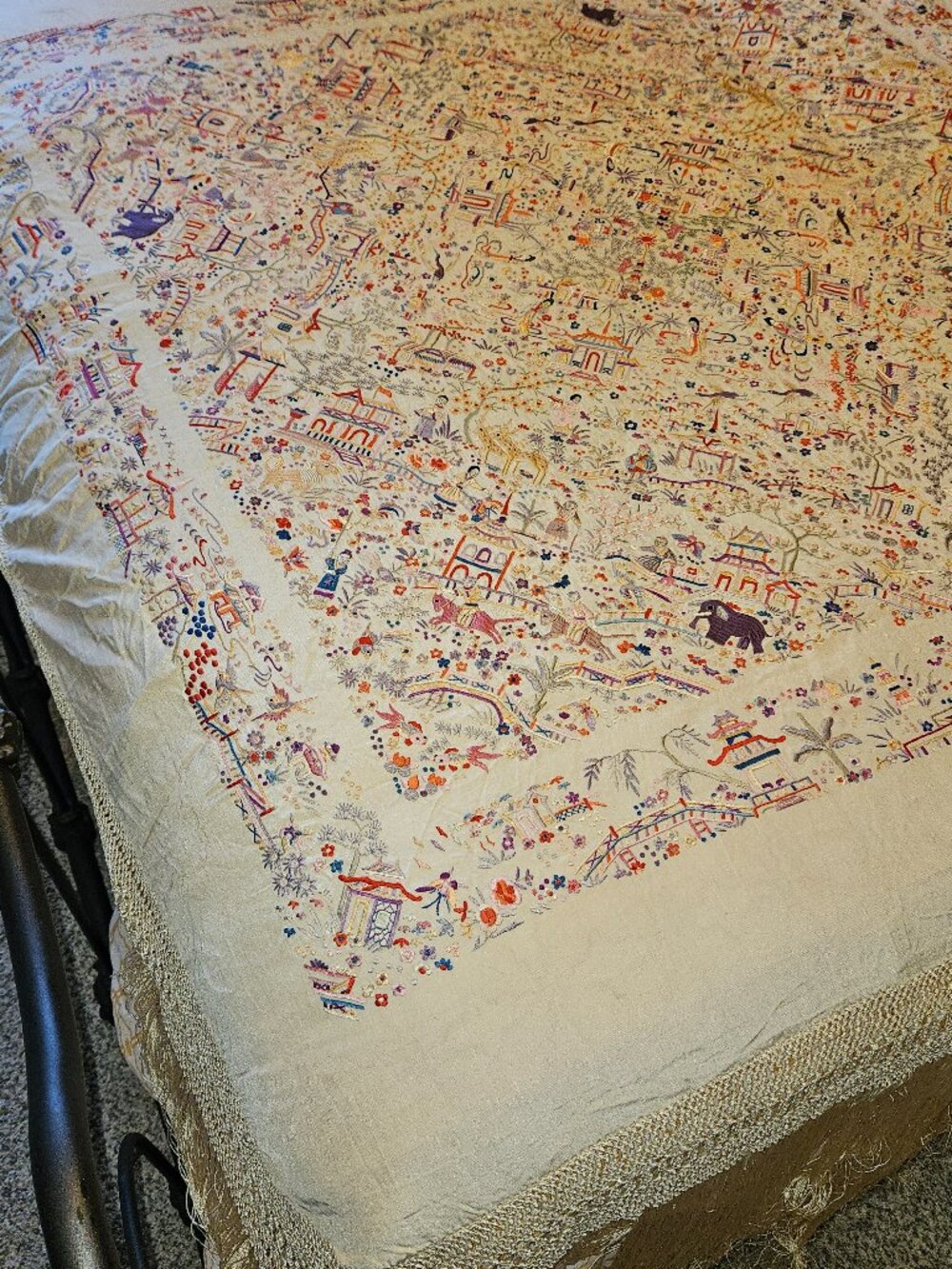 ANTIQUE CANTONEESE SILK "PIANO SHAWL" 1000 FACES 1890-1920 {#94-1}
